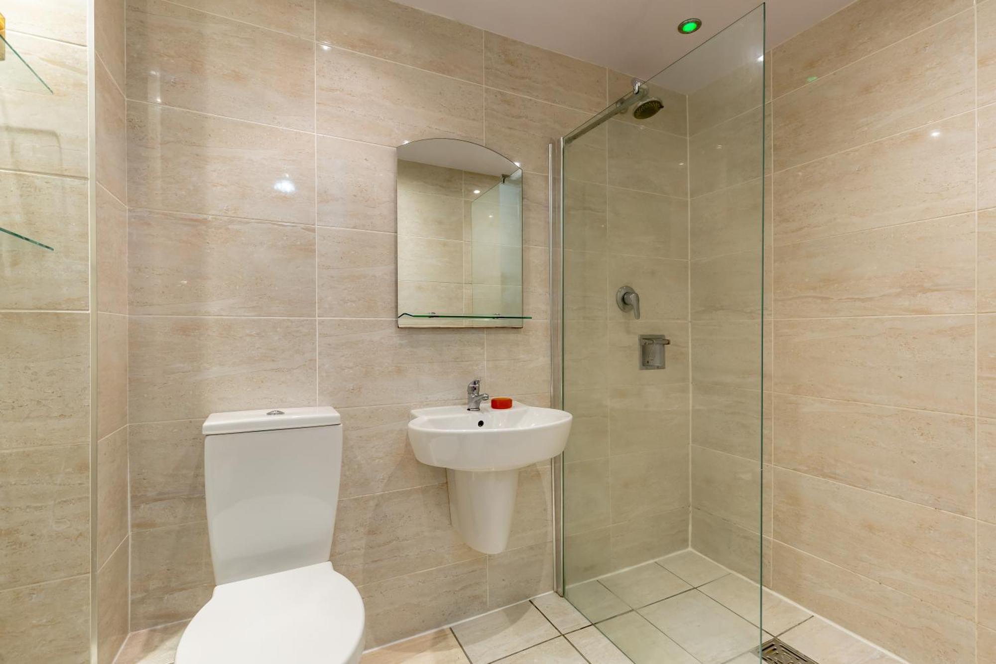 Appartement Light And Spacious 2 Bedroom Flat In Heart Of